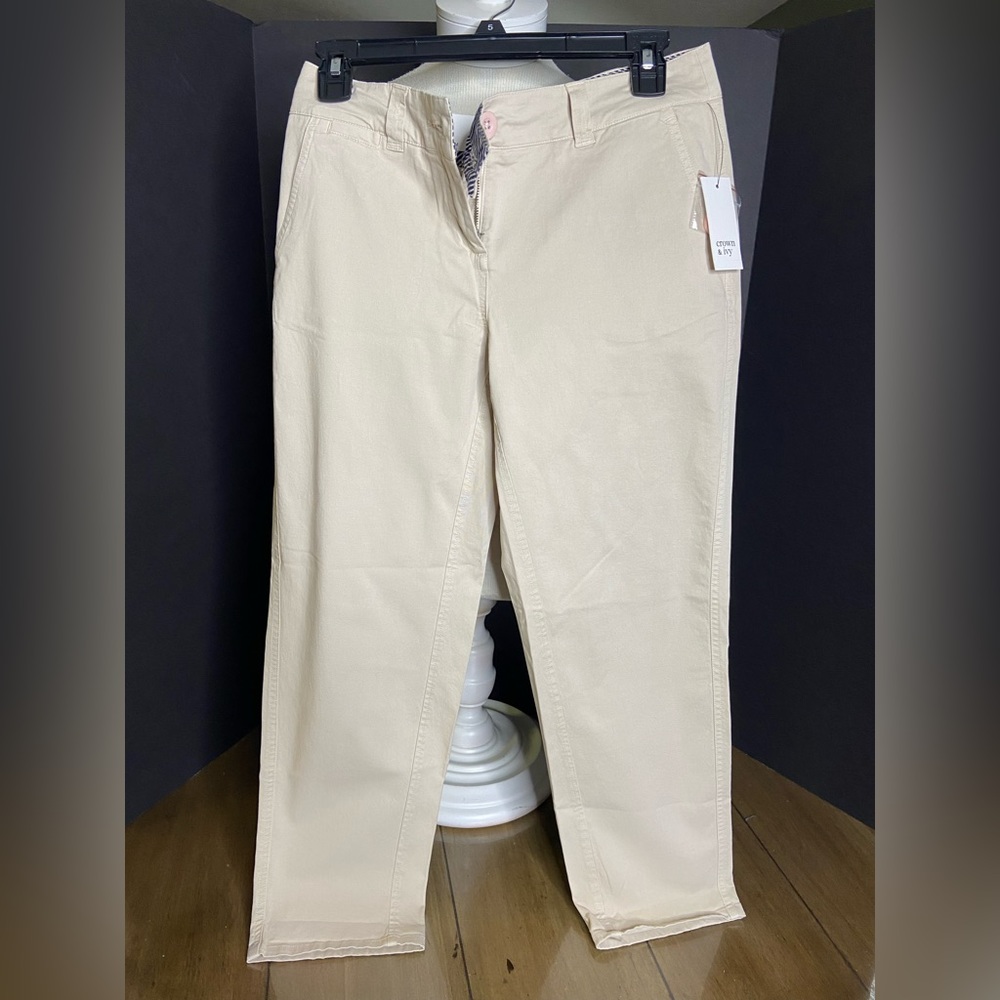 NWT Crown and Ivy 3/4 khakis